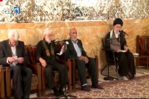 فیلم شعرخوانی مرحوم موید در محضر رهبر انقلاب اسلامی