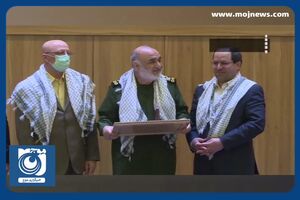 اهدای نشان دانشیار تهران به فرمانده کل سپاه + فیلم