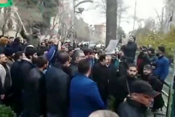 جامعه ورزش مقابل دفتر سازمان ملل در محکومیت حمله اسرائیل حضور یافتند 