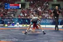 پاسخ عموزاد به بی ادبی کشتی گیر آمریکایی