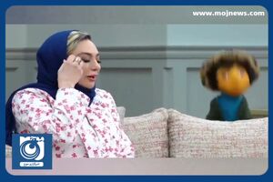 تلاش بامزه بچه در مهمونی برای انگلیسی حرف زدن! + فیلم
