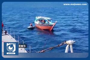 امدادرسانی ناوشکن الوند نداجا به لنج حادثه دیده ایرانی + فیلم